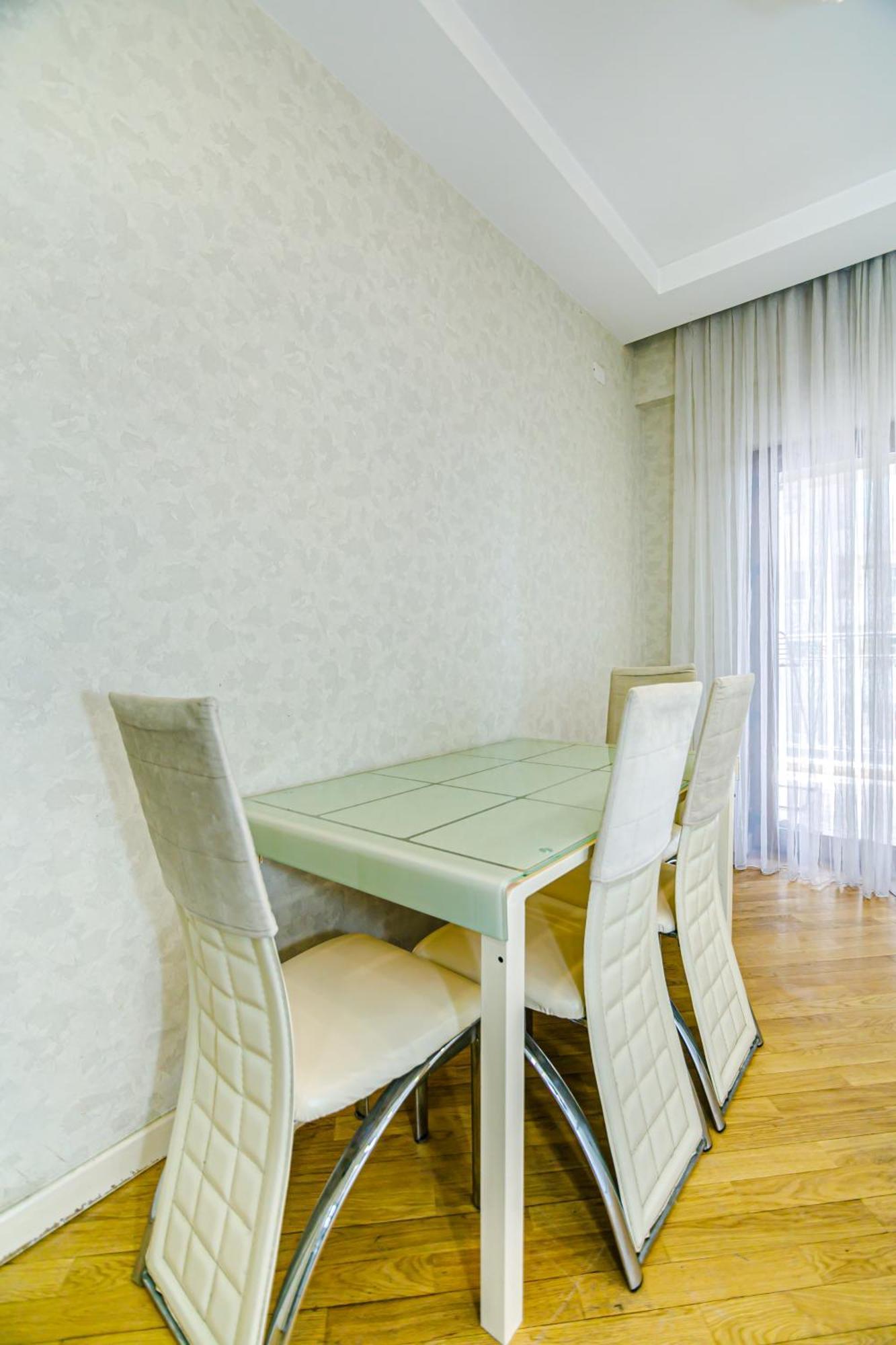 Park Azure Vip Apartment By Baku Housing Extérieur photo